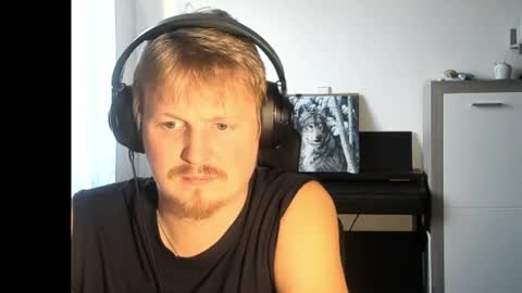 Snapshot of robirt5 chatting on 10-31-25, 03:02 Bob online show from 10-31-25, 03:02