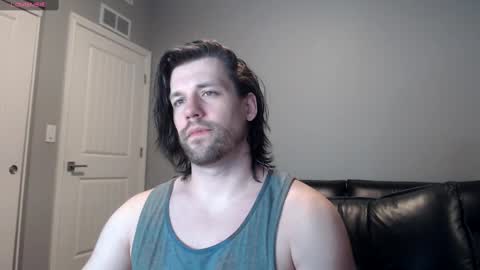 Snapshot of robknocks chatting on 02-05-25, 01:26 Rob Knocks online show from 02-05-25, 01:26