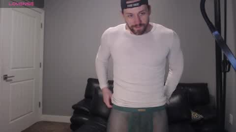 Snapshot of robknocks chatting on 09-15-25, 01:55 Rob Knocks online show from 09-15-25, 01:55