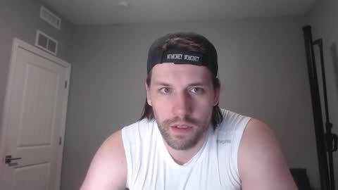 Snapshot of robknocks chatting on 12-16-25, 01:32 Rob Knocks online show from 12-16-25, 01:32