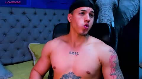 rocco_santos online show from 10-11-25, 01:27