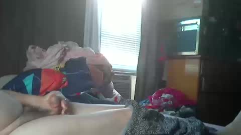 Snapshot of roddy69er chatting on 10-10-25, 02:16 roddy69er online show from 10-10-25, 02:16