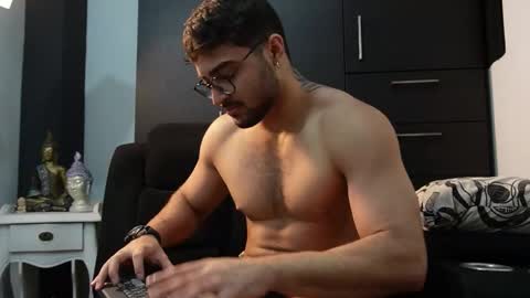 Snapshot of roger_belmont chatting on 10-11-25, 05:17 Roger Belmont online show from 10-11-25, 05:17