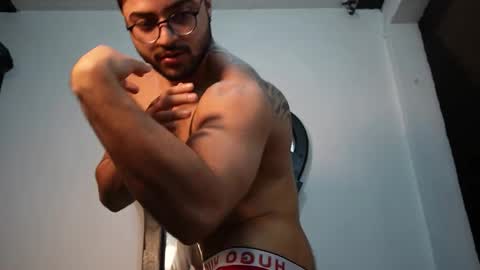 Snapshot of roger_belmont chatting on 10-17-25, 03:20 Roger Belmont online show from 10-17-25, 03:20