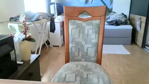 rolandloser1000 online show from 02-18-25, 09:54