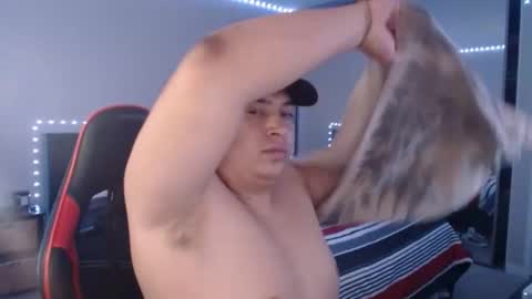 rompecorazones856235 online show from 11-25-25, 09:20