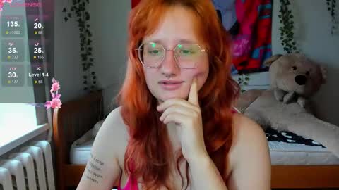 Snapshot of roniya_v chatting on 10-19-25, 11:44 Spicy lady Kristy online show from 10-19-25, 11:44