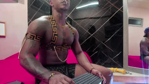 Snapshot of ronnie_777 chatting on 01-24-25, 08:22 Ronnie 777 online show from 01-24-25, 08:22