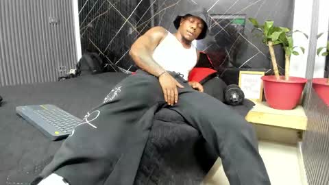 Snapshot of ronnie_777 chatting on 03-01-25, 11:26 Ronnie 777 online show from 03-01-25, 11:26