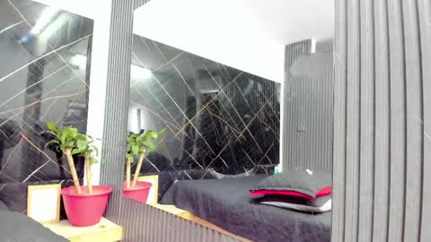 Snapshot of ronnie_777 chatting on 03-06-25, 11:42 Ronnie 777 online show from 03-06-25, 11:42