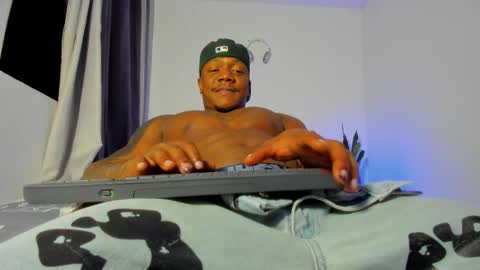 Snapshot of ronnie_777 chatting on 09-20-25, 02:56 Ronnie 777 online show from 09-20-25, 02:56