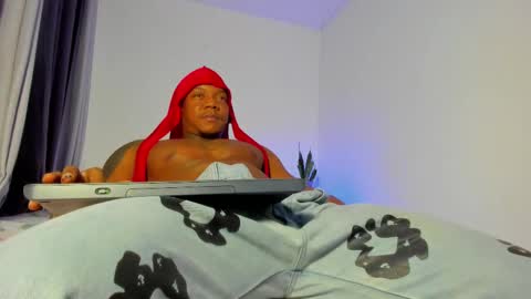 Snapshot of ronnie_777 chatting on 09-25-25, 05:55 Ronnie 777 online show from 09-25-25, 05:55