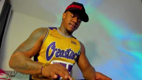 Snapshot of ronnie_777 chatting on 10-24-25, 04:53 Ronnie 777 online show from 10-24-25, 04:53