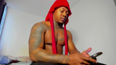 Snapshot of ronnie_777 chatting on 10-25-25, 01:18 Ronnie 777 online show from 10-25-25, 01:18