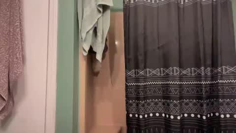 Snapshot of ronnyvzla2 chatting on 12-12-24, 11:14 Ronny Smokey online show from 12-12-24, 11:14