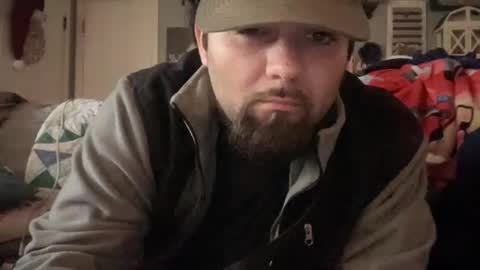 Snapshot of ronnyvzla2 chatting on 12-17-24, 02:11 Ronny Smokey online show from 12-17-24, 02:11