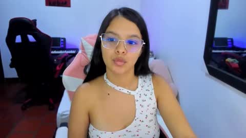 Snapshot of room_kitty chatting on 11-24-25, 11:15 MIA AND PAUL online show from 11-24-25, 11:15