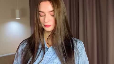 Snapshot of rosamunoz chatting on 10-20-25, 05:41 Hi im Monica its my 1st day here online show from 10-20-25, 05:41
