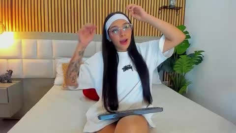 roseaurora online show from 11-10-25, 12:37