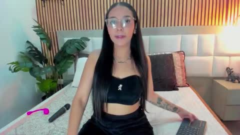 roseaurora online show from 12-14-25, 12:43