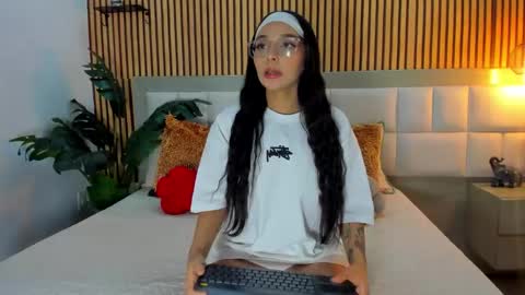 roseaurora online show from 01-13-26, 01:05