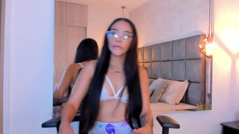 Snapshot of roseaurora chatting on 04-14-26, 12:11 roseaurora online show from 04-14-26, 12:11