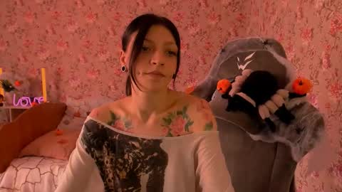 Lola online show from 10-29-25, 06:59