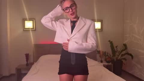 Roselyn  online show from 11-22-25, 03:33