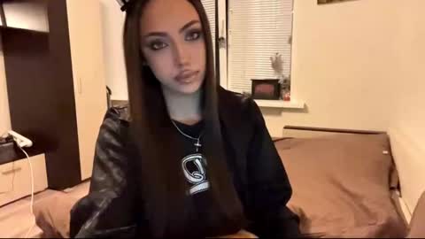 Mimi online show from 11-28-25, 01:58