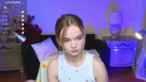 Snapshot of roses_kate chatting on 10-11-25, 04:33 Sweety Kate online show from 10-11-25, 04:33