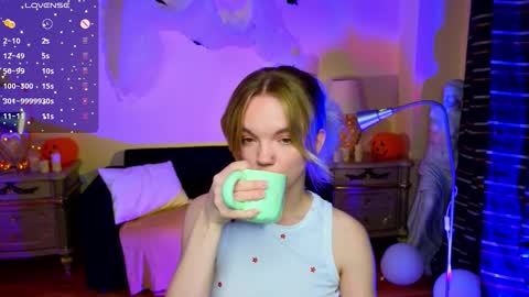 Snapshot of roses_kate chatting on 10-28-25, 05:00 Sweety Kate online show from 10-28-25, 05:00