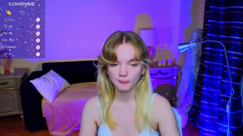 Snapshot of roses_kate chatting on 11-10-25, 04:44 Sweety Kate online show from 11-10-25, 04:44