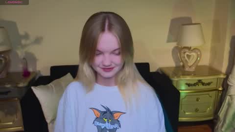 Snapshot of roses_kate chatting on 11-19-25, 11:43 Sweety Kate online show from 11-19-25, 11:43