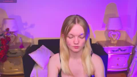 Snapshot of roses_kate chatting on 11-20-25, 11:32 Sweety Kate online show from 11-20-25, 11:32