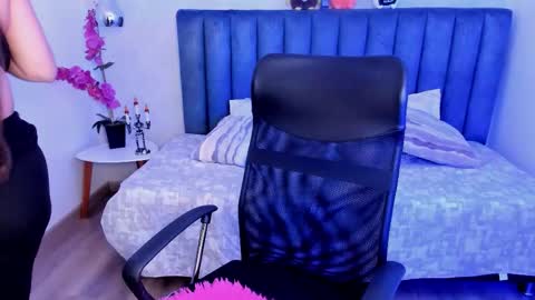 Rose Taylor online show from 10-16-25, 01:45