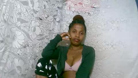 rosia online show from 11-28-25, 02:47