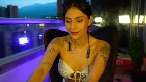 Snapshot of rosseyquiin chatting on 11-23-25, 10:31 Rossey online show from 11-23-25, 10:31