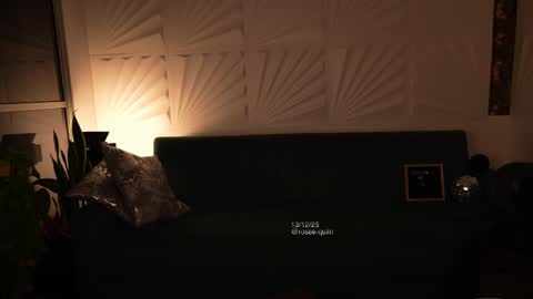Snapshot of rosseyquiin chatting on 12-14-25, 01:11 Rossey online show from 12-14-25, 01:11