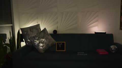 Snapshot of rosseyquiin chatting on 12-16-25, 02:05 Rossey online show from 12-16-25, 02:05