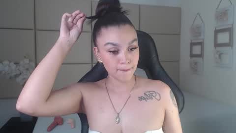 Snapshot of rossi_baker chatting on 10-21-25, 04:51 Rossi online show from 10-21-25, 04:51