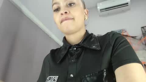 Snapshot of rossi_baker chatting on 10-31-25, 05:36 Rossi online show from 10-31-25, 05:36