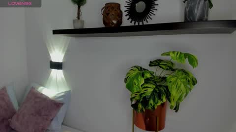 rossie_lanie_ online show from 01-10-26, 12:29