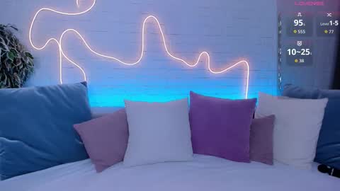 Snapshot of rossy_babe_ chatting on 10-17-25, 11:40 Rossy online show from 10-17-25, 11:40