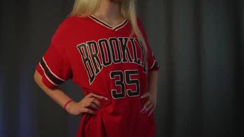 Snapshot of rosychiiks chatting on 11-30-25, 08:13 RosyChiks online show from 11-30-25, 08:13