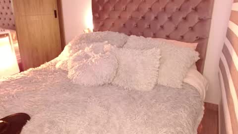 Rouss marie henao  online show from 09-30-25, 09:47