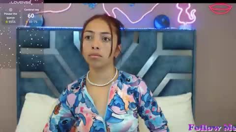 Snapshot of roxan_fox_ chatting on 02-23-26, 04:54 Roxane online show from 02-23-26, 04:54