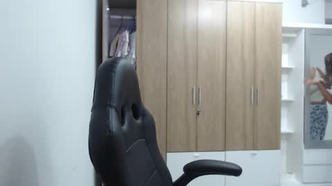 Roxana online show from 11-27-25, 07:38