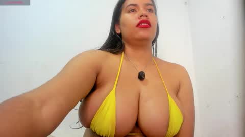 Snapshot of roxanamariahills_ chatting on 10-29-25, 04:15 Rosita online show from 10-29-25, 04:15