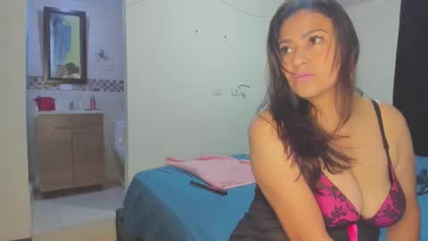 Snapshot of roxanasexy2025 chatting on 03-04-25, 12:44 roxanasexy2025 online show from 03-04-25, 12:44