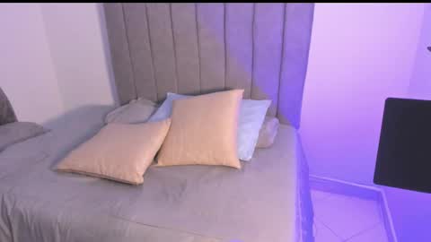 Roxane online show from 11-25-25, 07:08